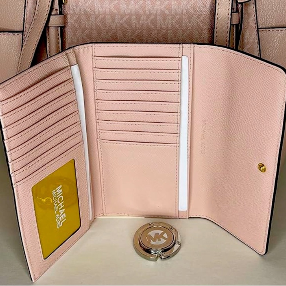 Michael Kors Jet Set Travel Medium Trifold Wallet